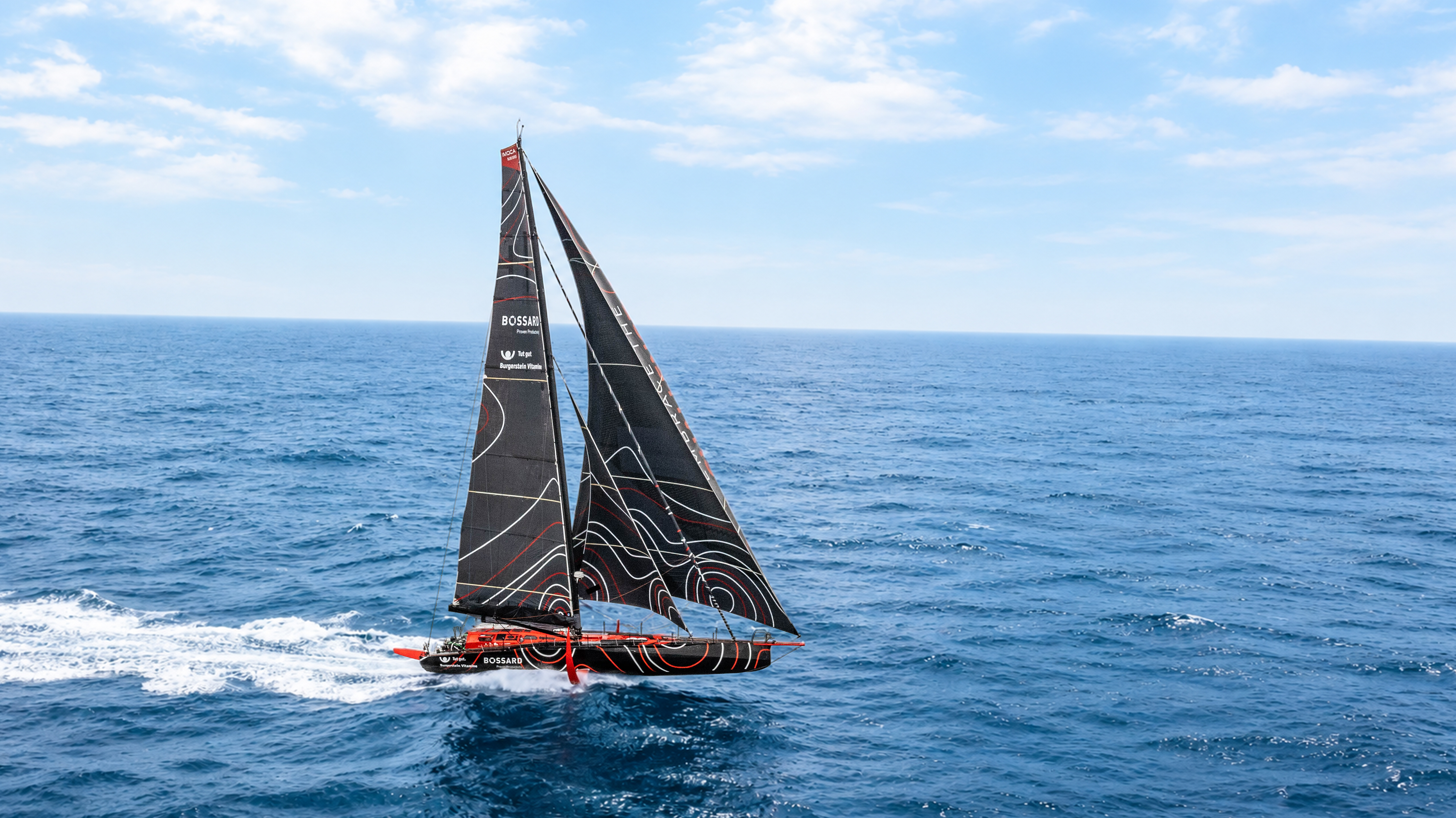 Oliver Heer 参加 The Ocean Race Atlantic 的赛艇在海上航行