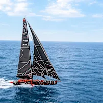 Oliver Heer 参加 The Ocean Race Atlantic 的赛艇在海上航行