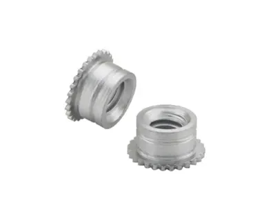 白色背景上的两枚 MSO4™ 型 microPEM® 自锁压铆间隔柱(Self‑Clinching Standoffs),适用于空间受限应用中的安装与间距支撑。