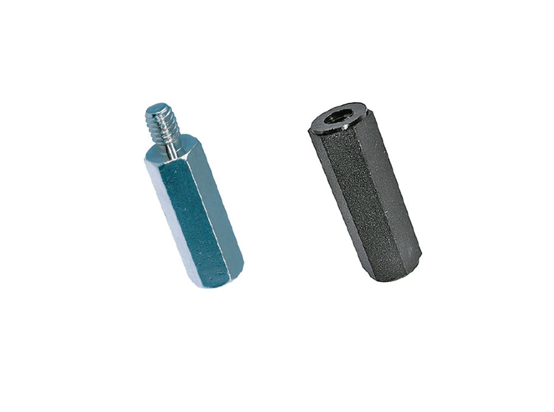 白色背景上的两种不同的支撑柱。