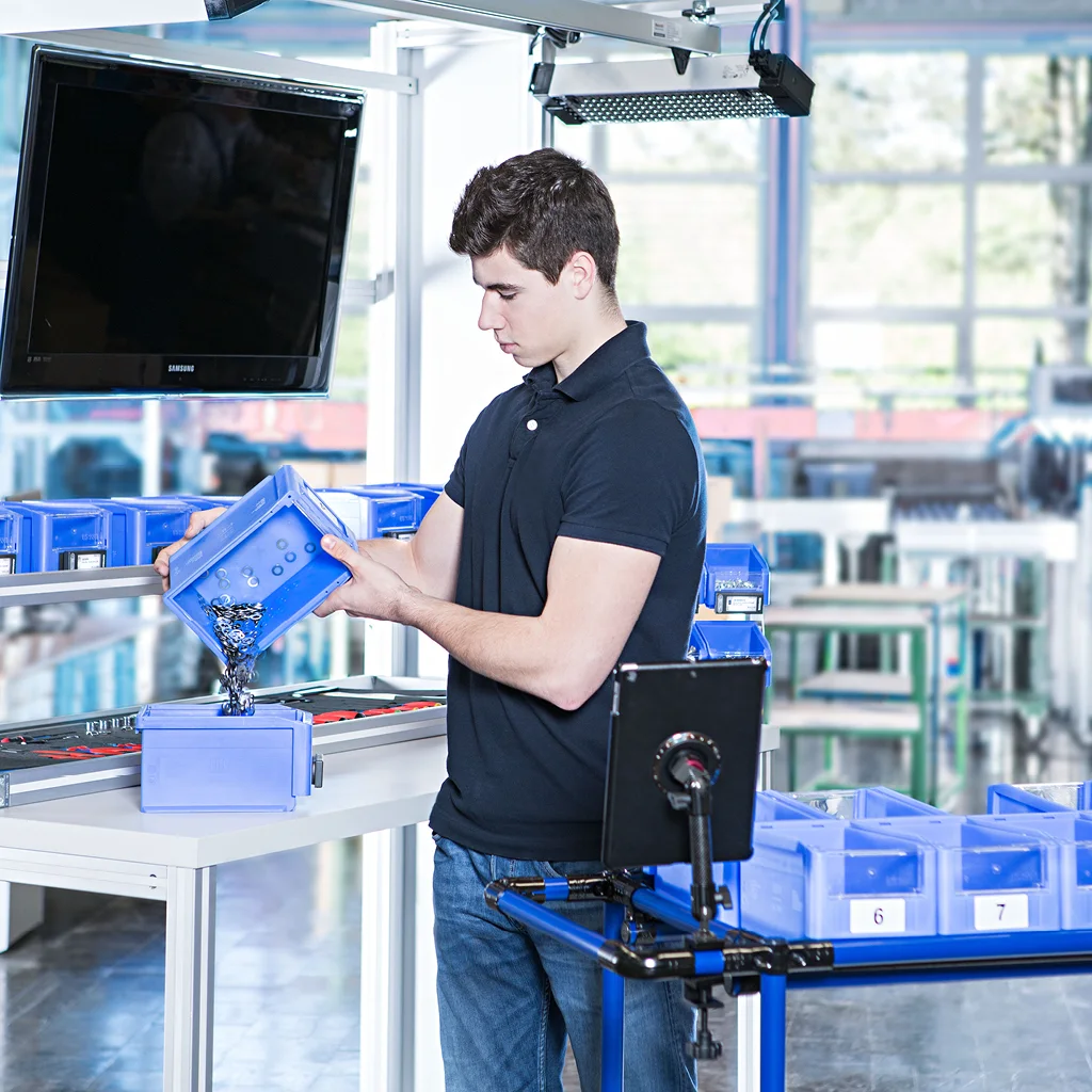 水蜘蛛通过在工作单元补充料箱,确保生产不间断。