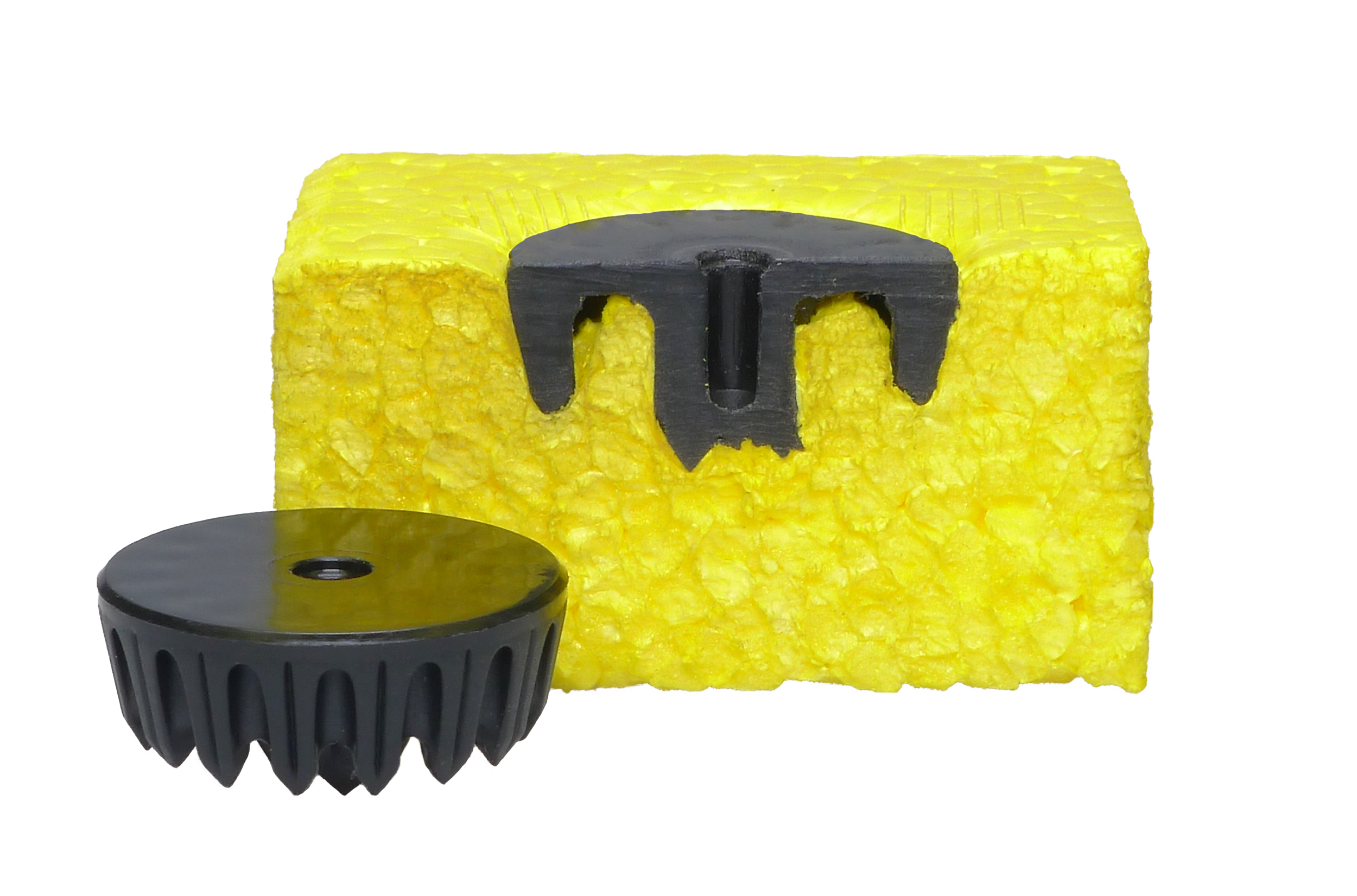 MultiMaterial-Welding LiteWWeight zEPP 紧固件位于黄色泡沫塑料中已安装紧固件的切口前。