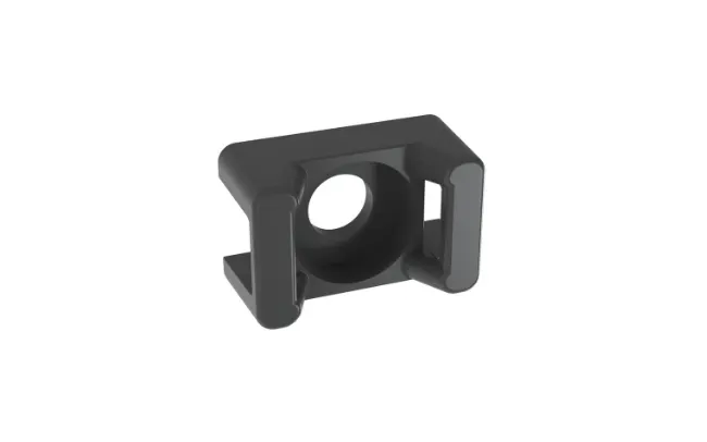 白色背景上的黑色Panduit电缆安装特写，便于电缆管理