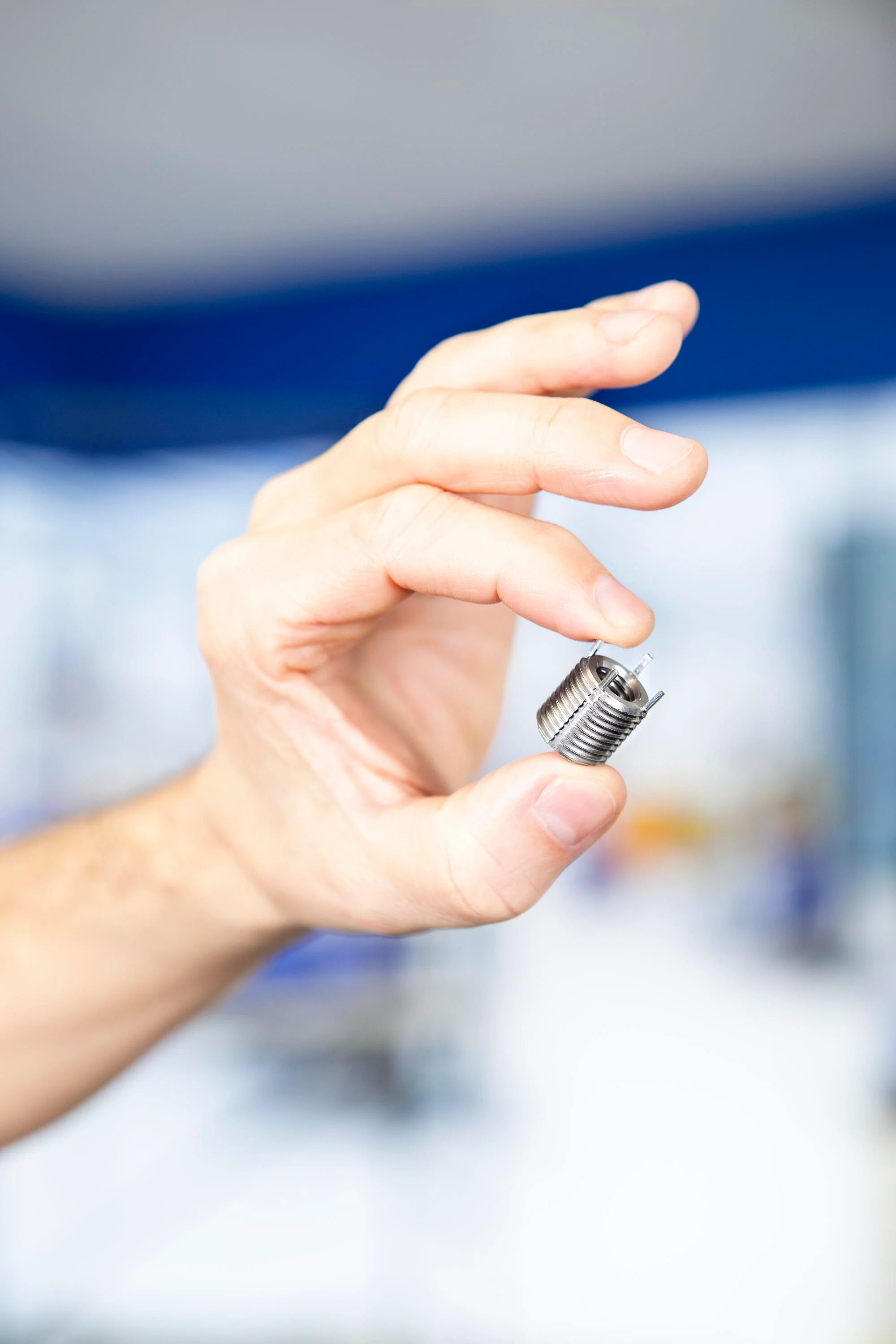 手握Keenserts螺纹嵌件