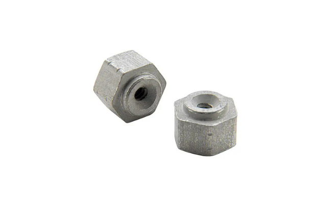 白色背景上的两枚 SMTSO™ 型 microPEM® 表面贴装紧固件（Surface Mount Fasteners），适用于印刷电路板（PCB）应用。