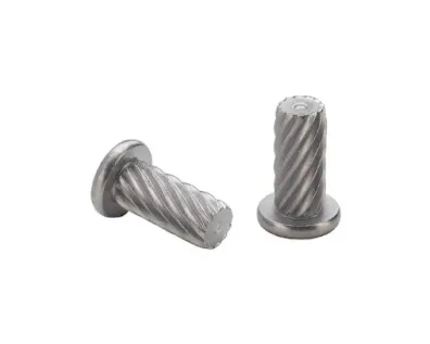 白色背景上的两枚 TKA™/TK4™ 型 microPEM® TackSert® 压铆紧固件,用于将上面板固定到底板或机箱结构。