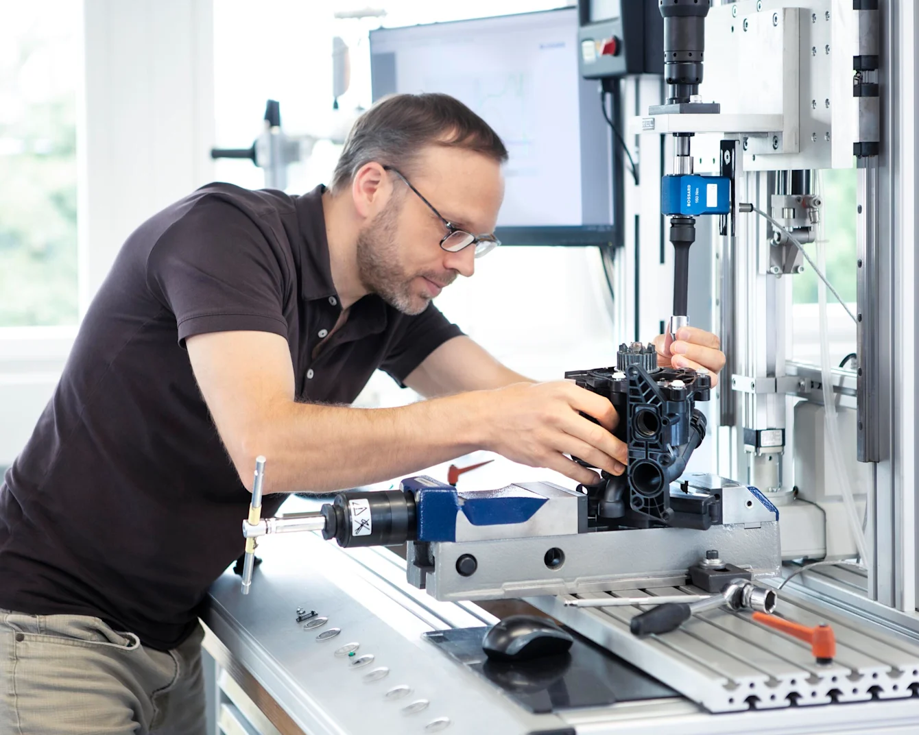 An engineer in the test lab is preparing an application for torque analysis.