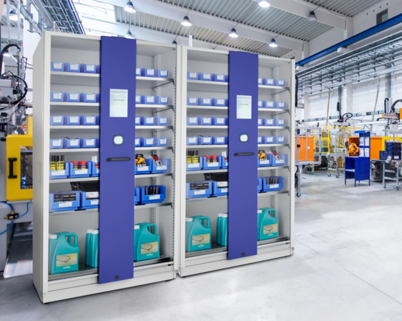 工厂车间内的两台 Bossard SmartLocker 智能储物柜,用于防止敏感物料被未经授权访问。