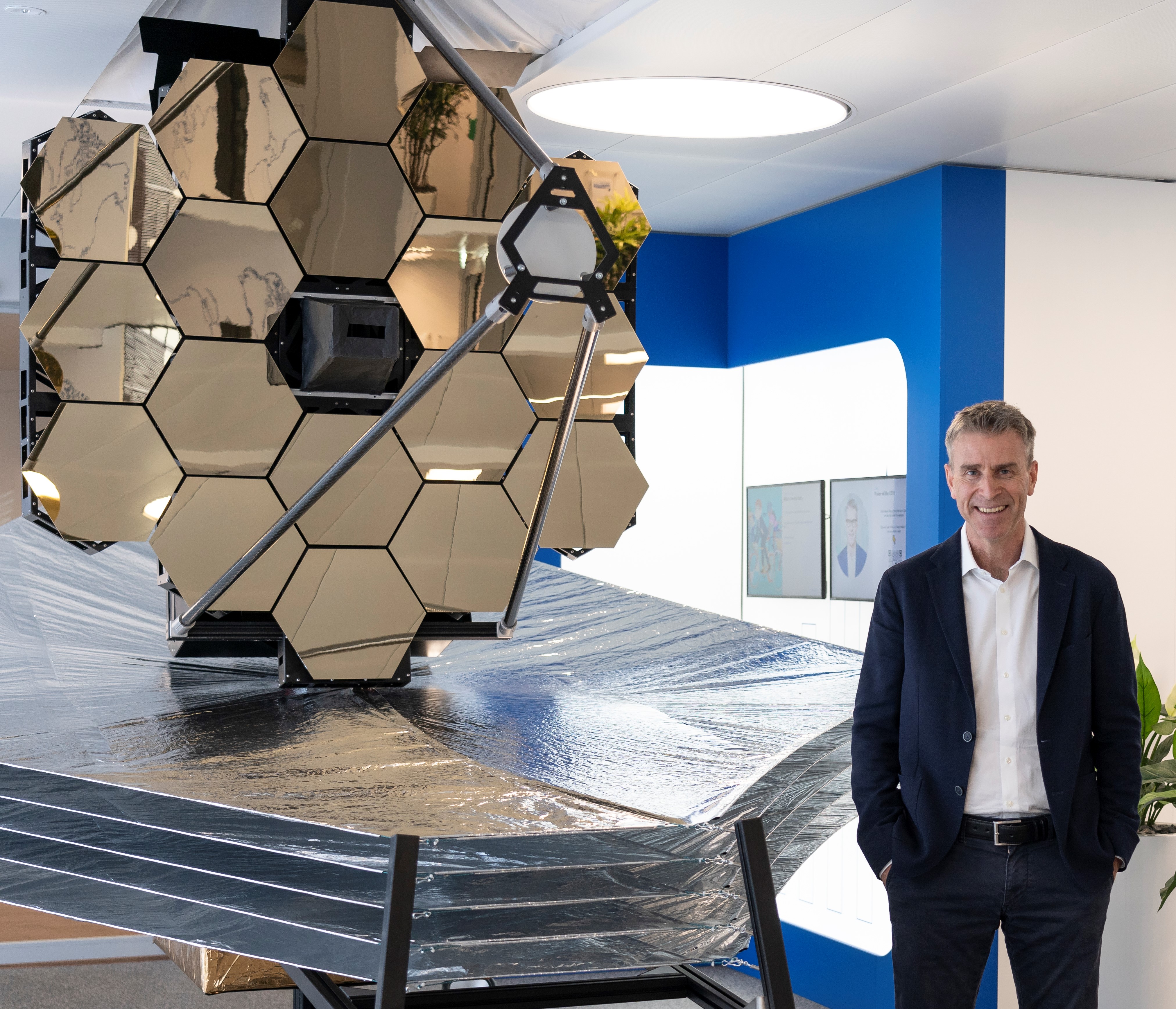 Daniel Bossard with the James Webb Space Telescope (JWST) model in 1:4 scale @Bossard in Zug