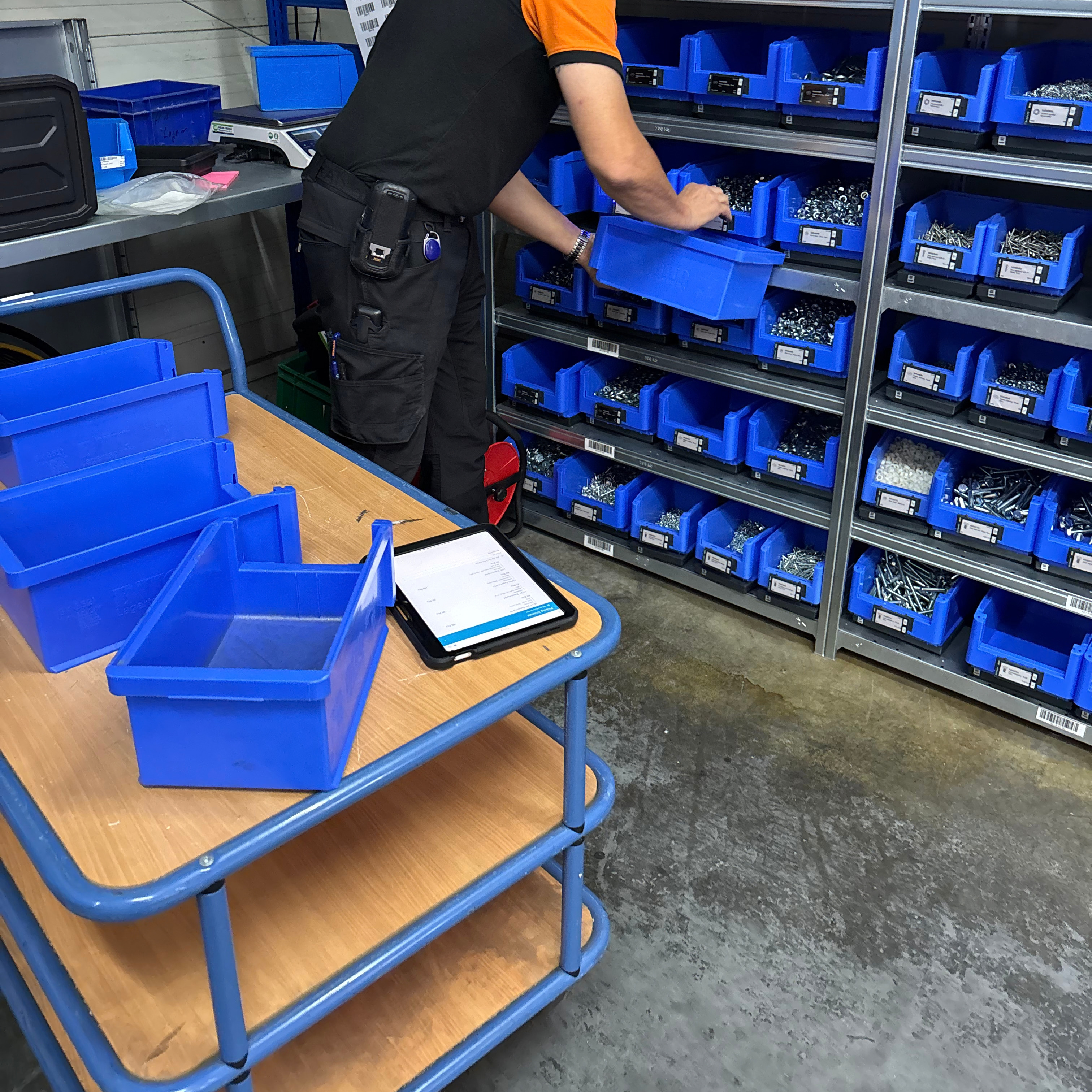 Tablet on a trolley in front of SmartBins at GRAPER