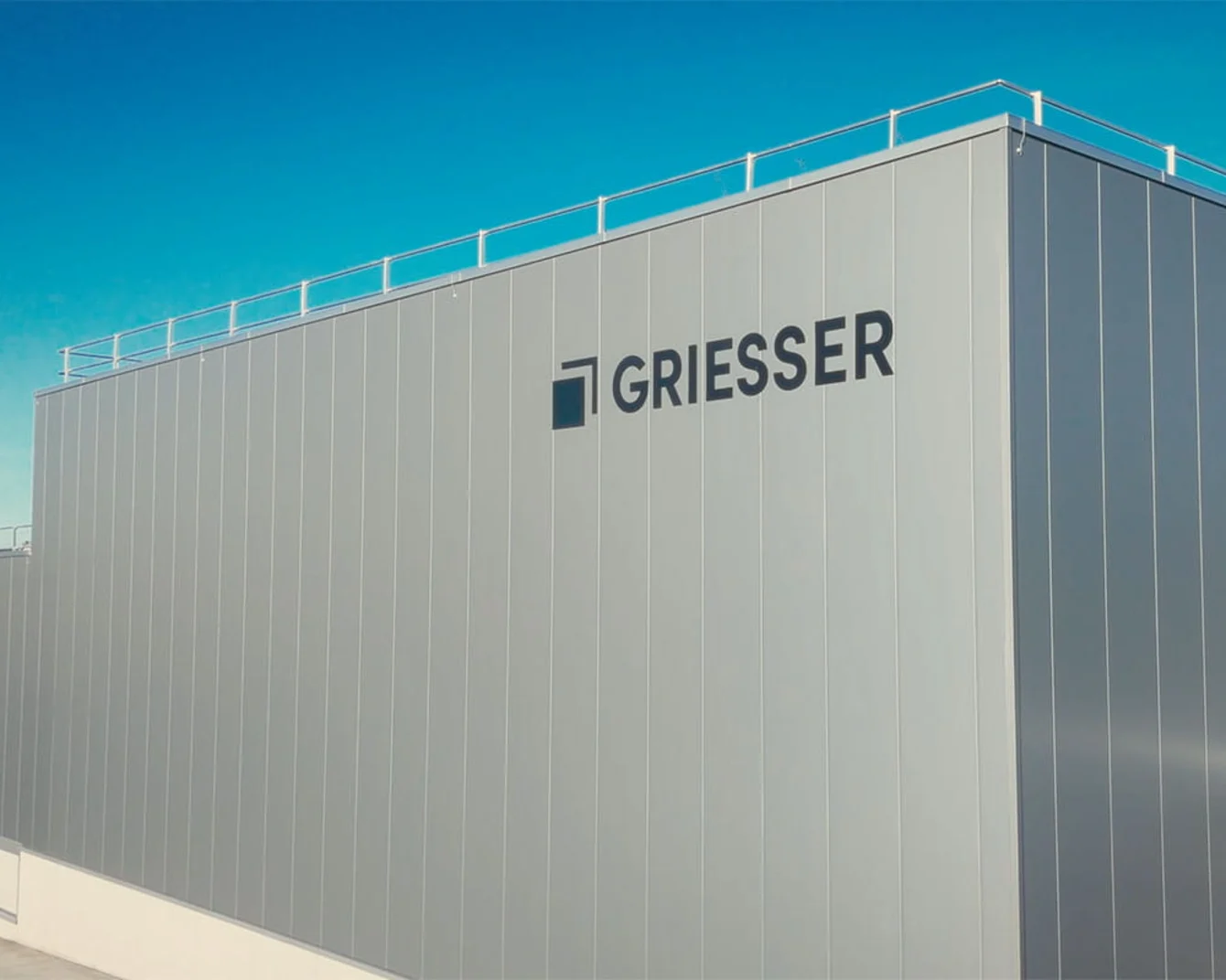 瑞士阿多尔夫(Aadorf)的 Griesser AG 工厂大楼外观