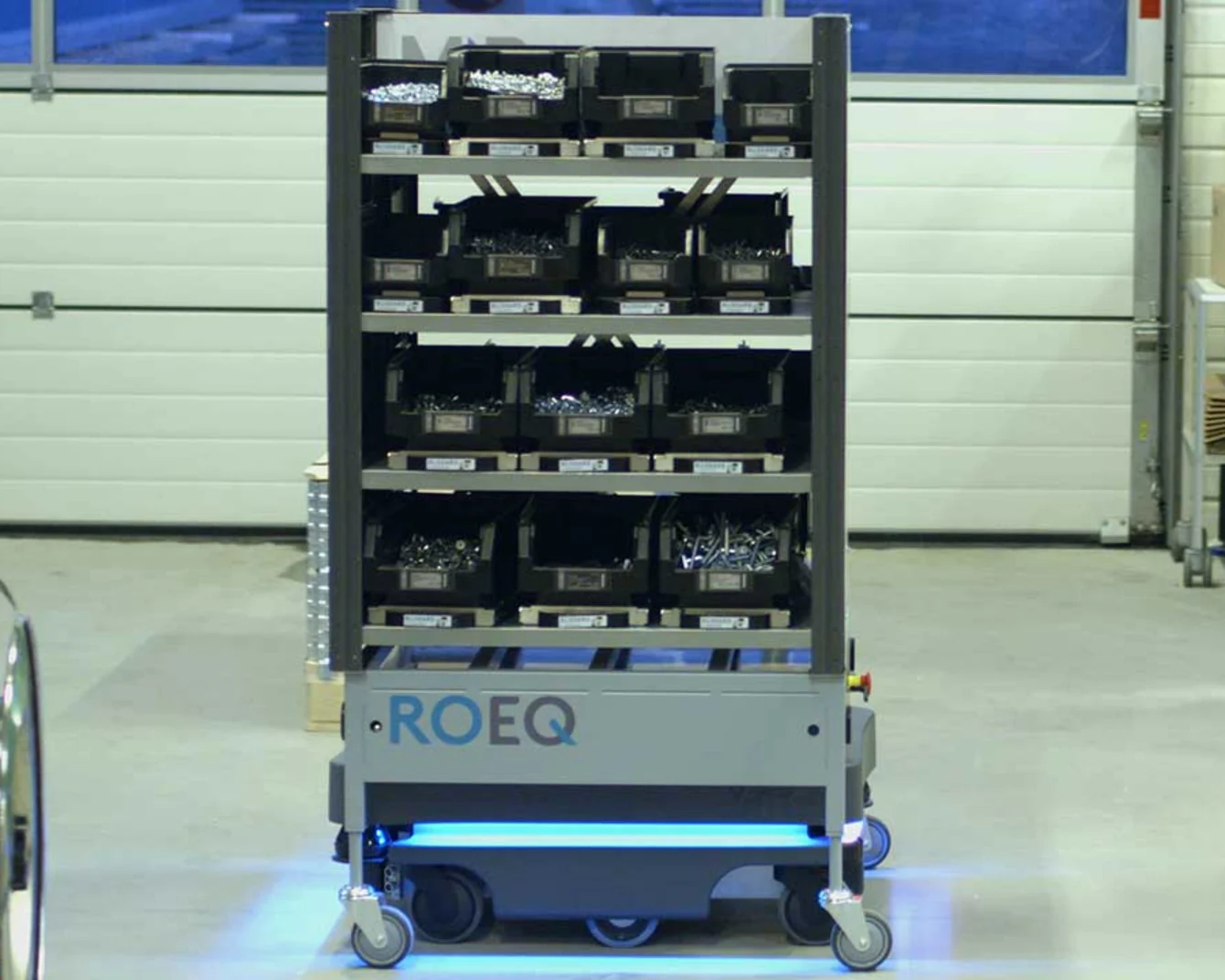 MIR robot butler for replenishment of components