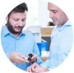 Ingeniør rådgiver kunde om befæstelse