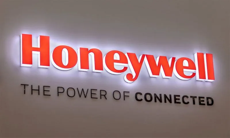luminous logo on the wall "Honeywell The Power of Connected"